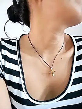 mitzukywinteer online show from March 6, 8:49 pm