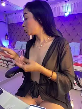 Auri   online show from April 30, 7:42 pm
