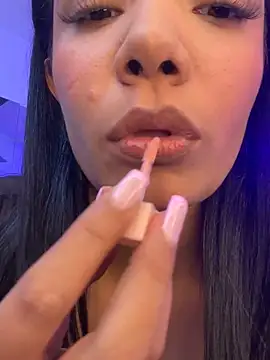 Snapshot of Auri__ chatting on May 13, 7:33 pm Auri online show from May 13, 7:33 pm