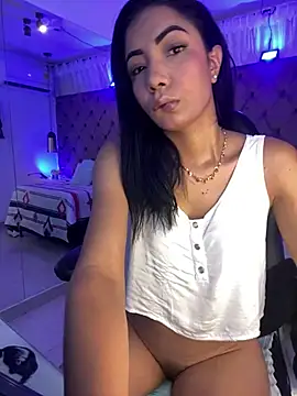 Snapshot of Auri__ chatting on May 19, 7:31 pm Auri online show from May 19, 7:31 pm