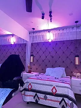 Snapshot of Auri__ chatting on May 24, 7:30 pm Auri online show from May 24, 7:30 pm