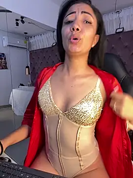 Snapshot of Auri__ chatting on May 27, 7:33 pm Auri online show from May 27, 7:33 pm