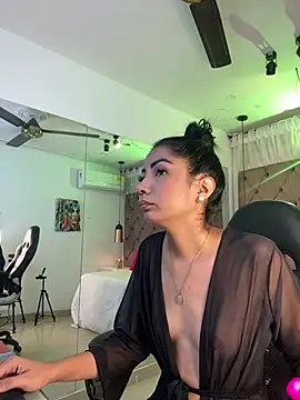 Snapshot of Auri__ chatting on June 8, 7:14 pm Auri online show from June 8, 7:14 pm