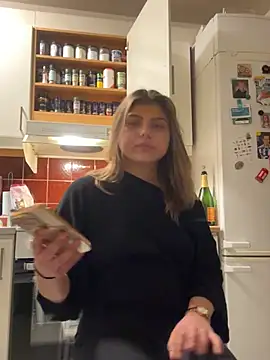 Snapshot of justsomeoneuknow chatting on February 7, 6:44 pm justsomeoneuknow online show from February 7, 6:44 pm