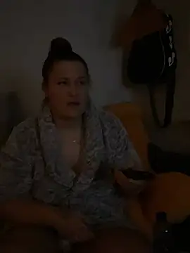 Snapshot of justsomeoneuknow chatting on February 24, 9:02 pm justsomeoneuknow online show from February 24, 9:02 pm