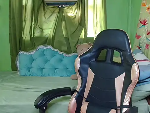 Snapshot of urslutscarlet chatting on March 10, 7:13 am urslutscarlet online show from March 10, 7:13 am