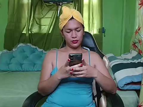 Snapshot of urslutscarlet chatting on March 16, 6:50 am urslutscarlet online show from March 16, 6:50 am