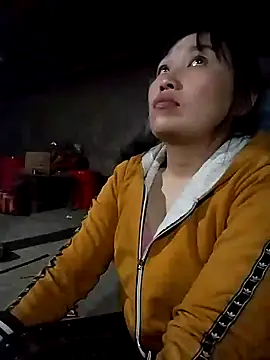 lia-coy online show from February 19, 3:19 pm