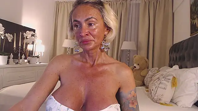 SilverMiss online show from March 17, 7:06 pm