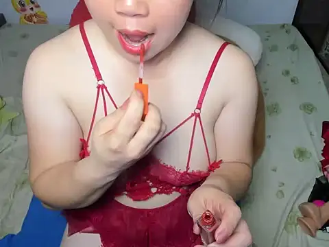 Snapshot of Tinaly18 chatting on June 22, 2:14 pm Tinaly18 online show from June 22, 2:14 pm