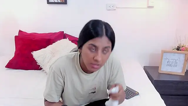 Snapshot of annarosse_ chatting on June 16, 12:08 pm annarosse online show from June 16, 12:08 pm