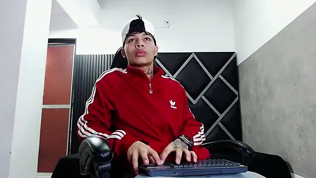 Dogan Renzo0 online show from January 17, 8:01 pm