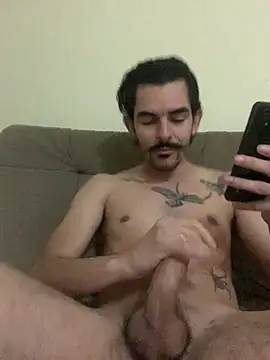 Snapshot of vilton75 chatting on August 2, 11:47 pm vilton75 online show from August 2, 11:47 pm
