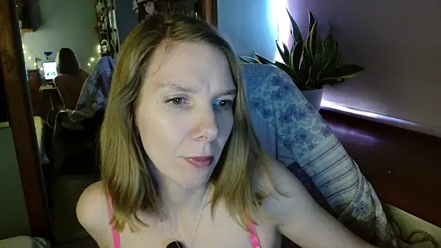 Daisy Lovely online show from April 24, 5:54 am