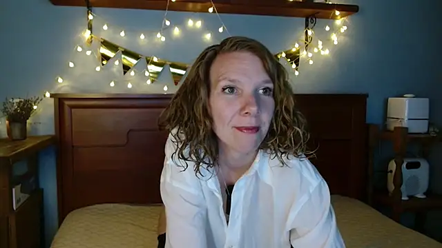 Daisy Lovely online show from June 1, 4:36 am