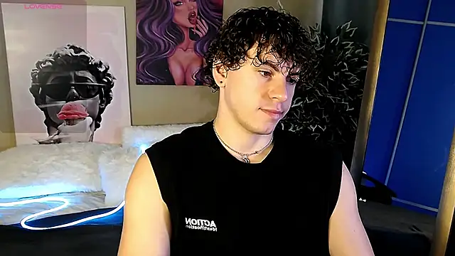 Snapshot of TylerGibson chatting on May 27, 6:21 am TylerGibson online show from May 27, 6:21 am