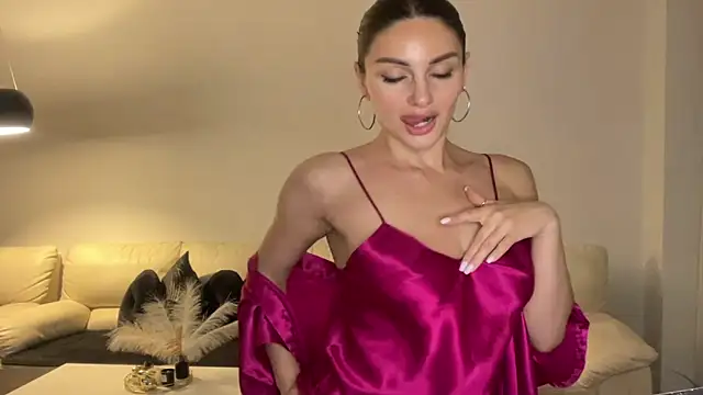 Snapshot of RoxelleSilvara69 chatting on June 9, 10:54 pm RoxelleSilvara69 online show from June 9, 10:54 pm