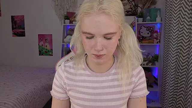 Snapshot of Mia_WaterFall chatting on May 16, 3:14 am Mia WaterFall online show from May 16, 3:14 am