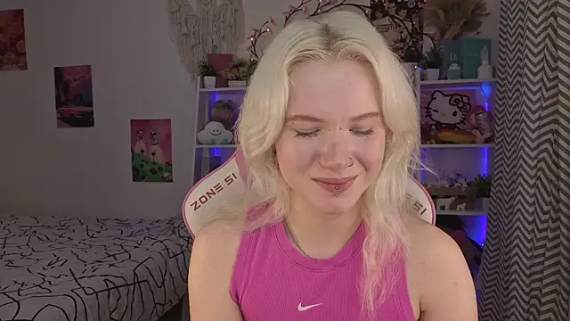 Snapshot of Mia_WaterFall chatting on June 1, 3:19 am Mia WaterFall online show from June 1, 3:19 am
