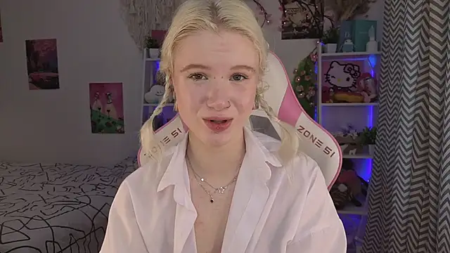 Snapshot of Mia_WaterFall chatting on June 2, 3:19 am Mia WaterFall online show from June 2, 3:19 am