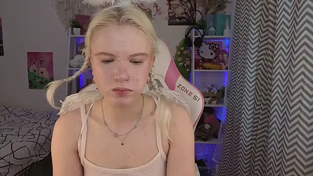 Snapshot of Mia_WaterFall chatting on June 5, 3:24 am Mia WaterFall online show from June 5, 3:24 am
