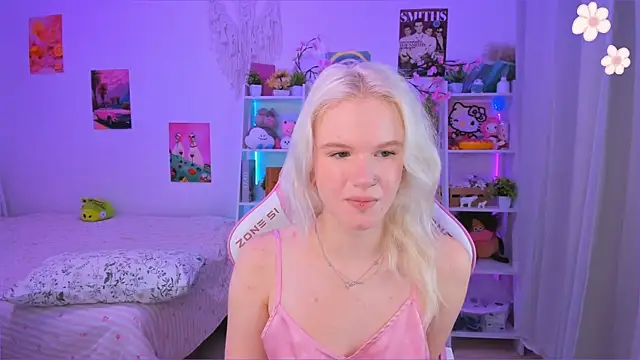 Snapshot of Mia_WaterFall chatting on August 4, 3:21 am Mia WaterFall online show from August 4, 3:21 am