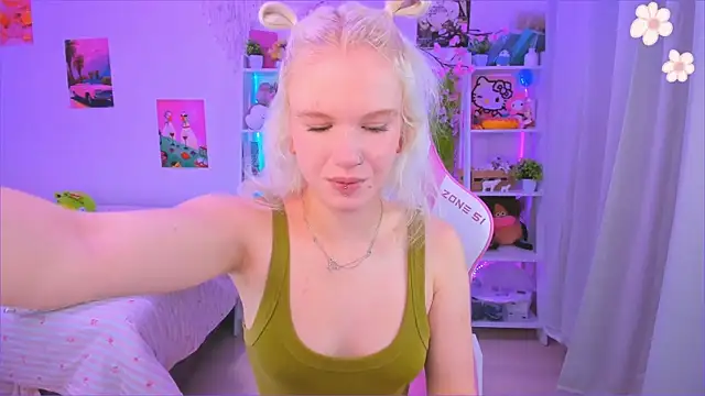 Snapshot of Mia_WaterFall chatting on August 5, 3:31 am Mia WaterFall online show from August 5, 3:31 am