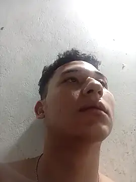 Snapshot of adre-69 chatting on March 28, 3:50 am adre-69 online show from March 28, 3:50 am