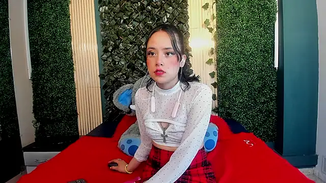 IvyyEmerald online show from March 6, 1:07 pm