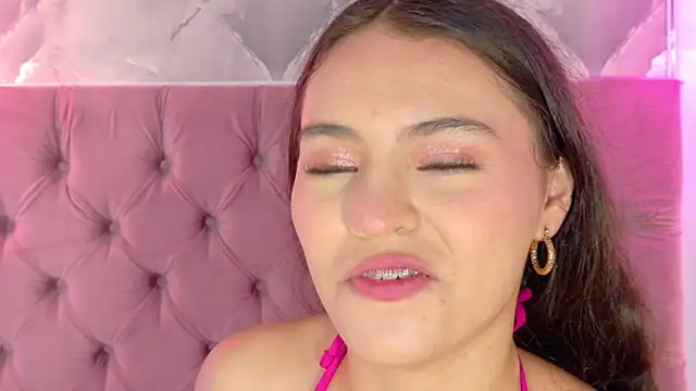 Snapshot of Gabby-Sweet chatting on June 27, 12:22 pm Gabby-Sweet online show from June 27, 12:22 pm