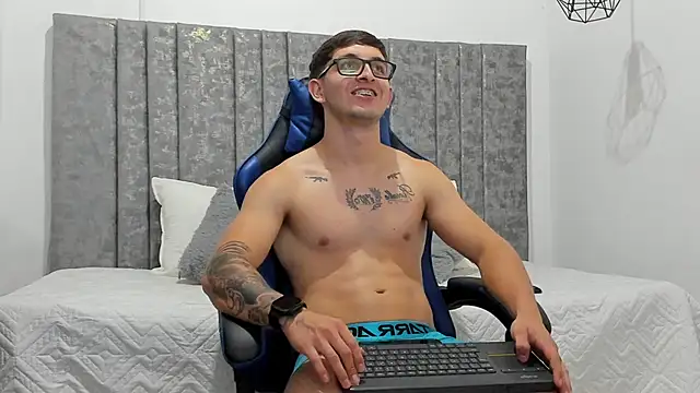 Calvin Hunter online show from February 7, 3:10 am