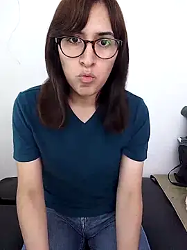 Snapshot of Eide-26 chatting on June 3, 6:35 pm Eide-26 online show from June 3, 6:35 pm