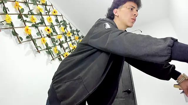 Maxxx bigcockx online show from March 9, 2:26 am