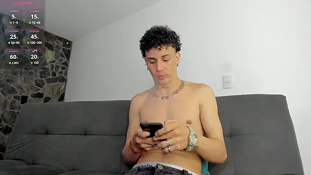 Snapshot of Maxxx_bigcockx chatting on July 16, 2:50 am Maxxx bigcockx online show from July 16, 2:50 am