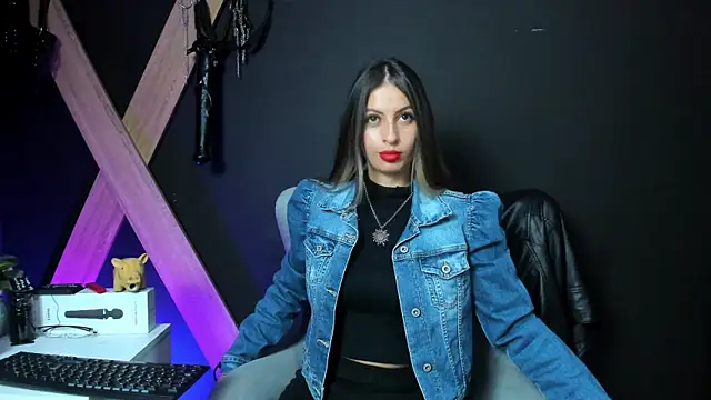 GoddesLeila online show from May 21, 4:25 pm