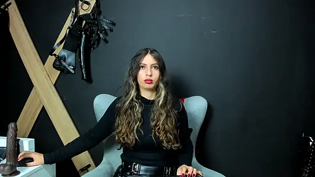 GoddesLeila online show from June 12, 1:43 pm