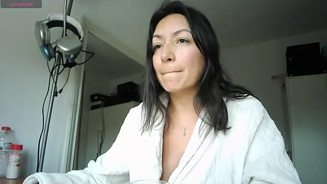 Snapshot of Yulian_Milf chatting on June 11, 12:36 pm Yulian Milf online show from June 11, 12:36 pm