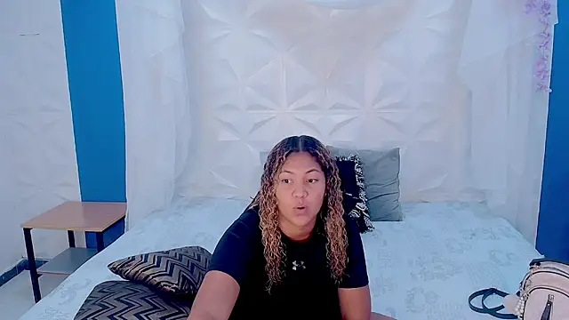 mayli marie online show from May 2, 11:32 pm