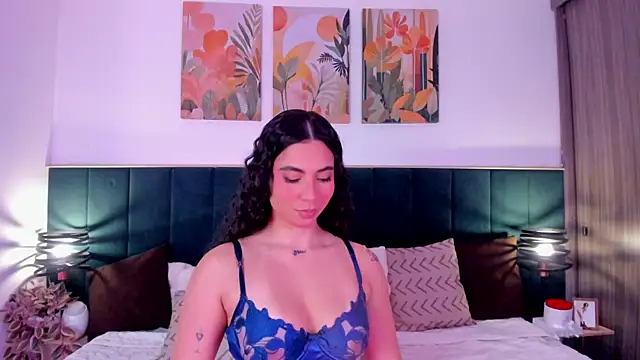 Snapshot of IrinaBlanc chatting on May 24, 3:44 am IrinaBlanc online show from May 24, 3:44 am
