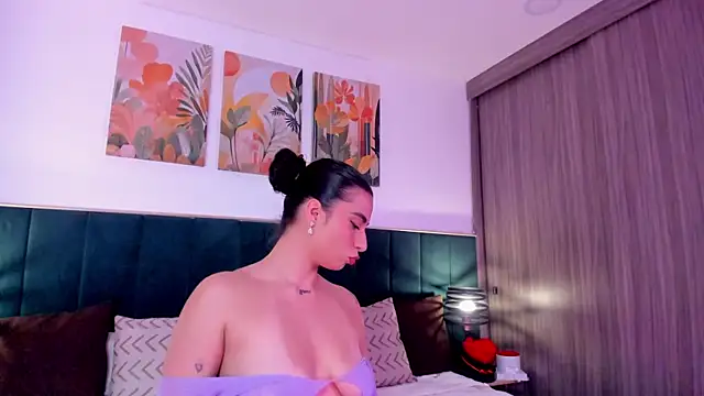Snapshot of IrinaBlanc chatting on June 2, 1:07 am IrinaBlanc online show from June 2, 1:07 am