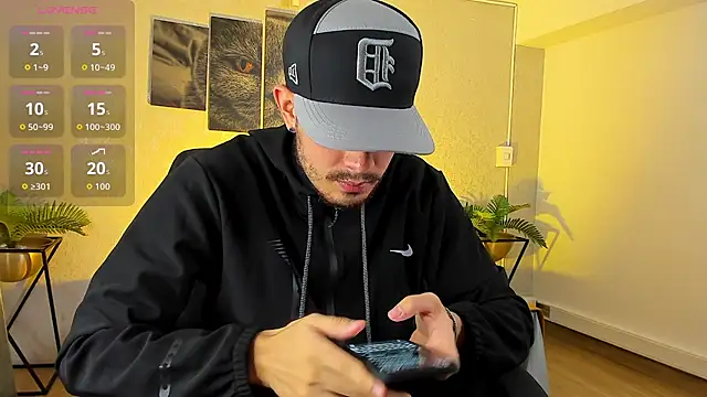 Snapshot of Nils_saintt chatting on February 6, 3:44 am Nils saintt online show from February 6, 3:44 am