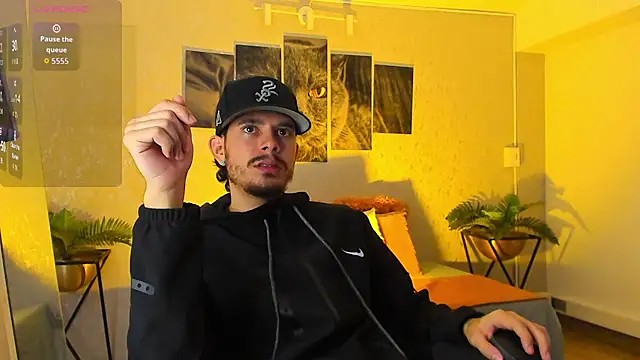 Snapshot of Nils_saintt chatting on February 12, 3:23 am Nils saintt online show from February 12, 3:23 am