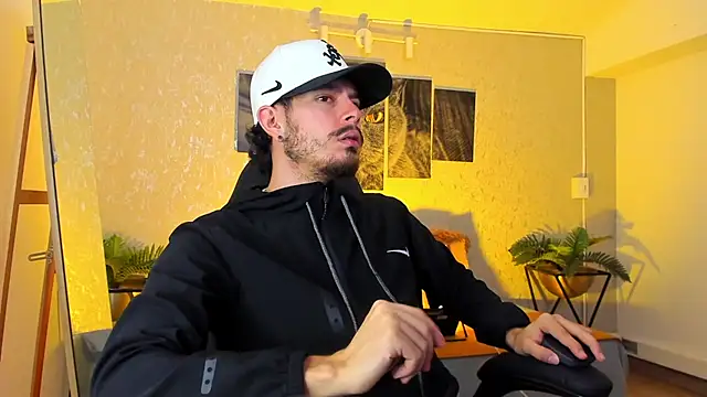 Snapshot of Nils_saintt chatting on February 20, 5:15 am Nils saintt online show from February 20, 5:15 am