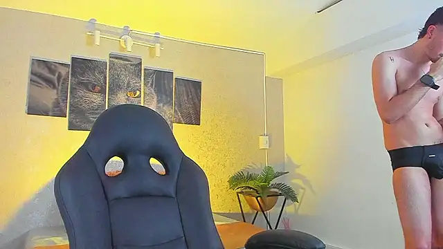 Snapshot of Nils_saintt chatting on March 4, 3:56 am Nils saintt online show from March 4, 3:56 am