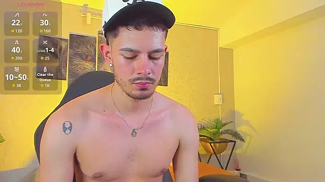 Snapshot of Nils_saintt chatting on March 5, 4:08 am Nils saintt online show from March 5, 4:08 am