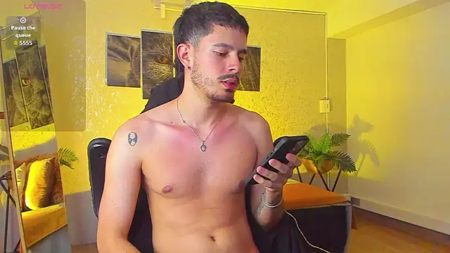 Snapshot of Nils_saintt chatting on March 12, 4:07 am Nils saintt online show from March 12, 4:07 am