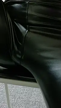 Snapshot of kyuleather chatting on March 16, 9:57 am kyuleather online show from March 16, 9:57 am