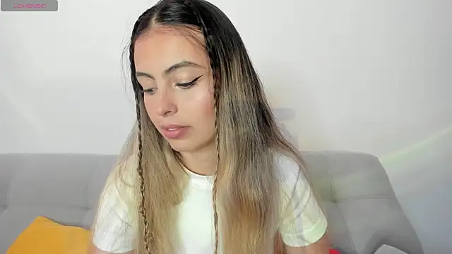 Snapshot of Fernanda_aaaa chatting on April 13, 3:17 pm Fernanda aaaa online show from April 13, 3:17 pm