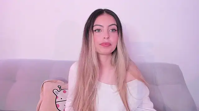 Snapshot of Fernanda_aaaa chatting on April 21, 2:23 pm Fernanda aaaa online show from April 21, 2:23 pm