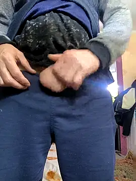 Snapshot of andrei73200 chatting on March 17, 4:21 pm andrei73200 online show from March 17, 4:21 pm